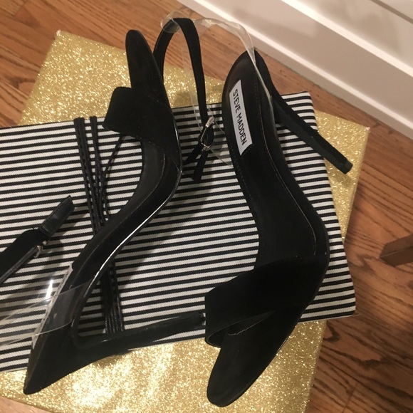 Steve Madden Shoes - Sexy Black heels with a ankle strap